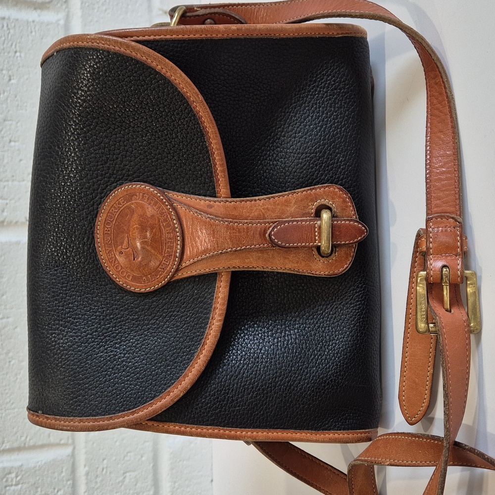Vintage Classic Black and Tan Leather Shoulder Bag Crossbody Bag - Picture 3 of 17